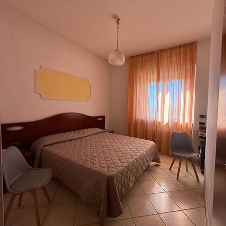 Grifone Hotel بيرودجا المظهر الخارجي الصورة