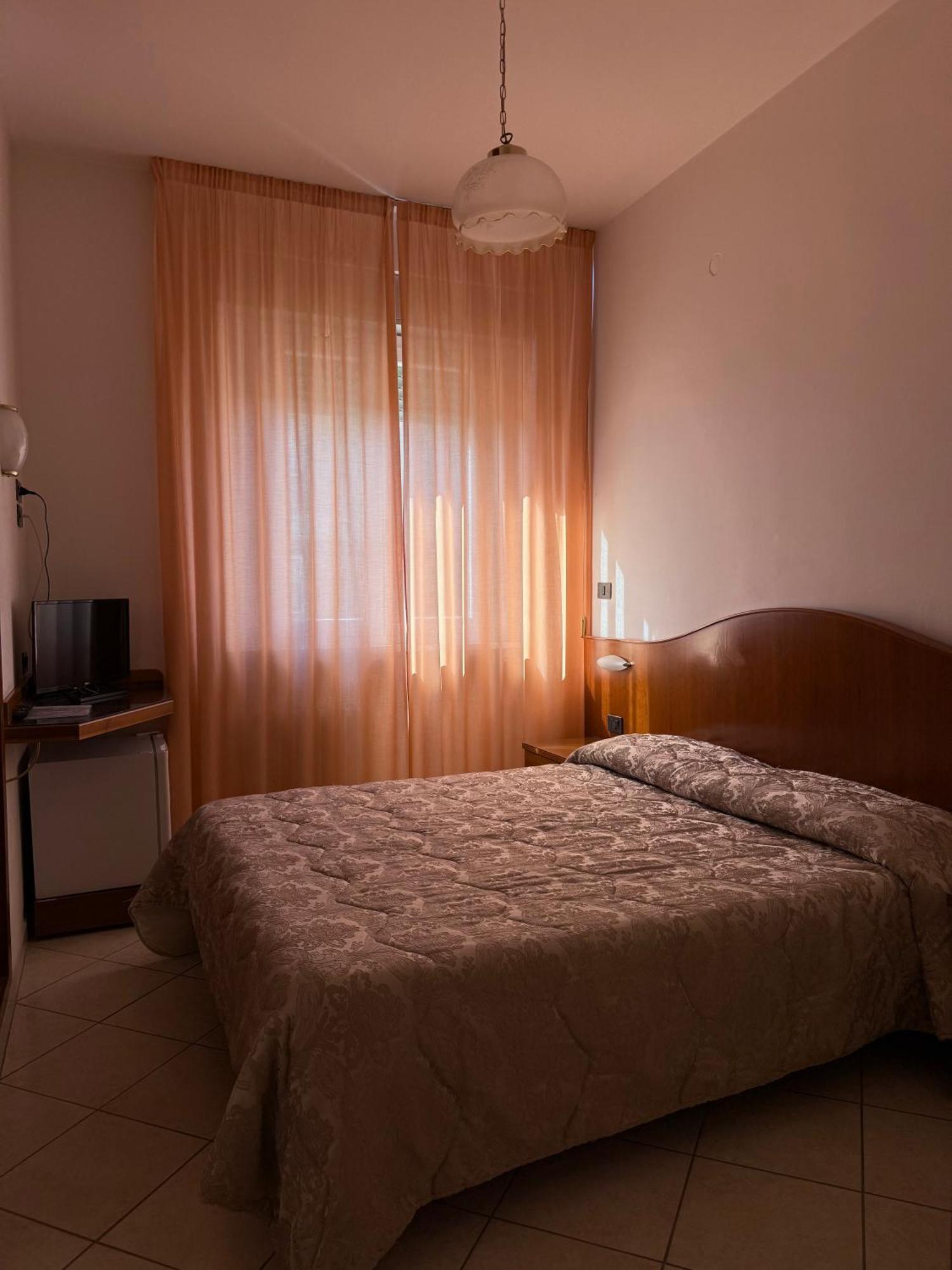 Grifone Hotel بيرودجا المظهر الخارجي الصورة