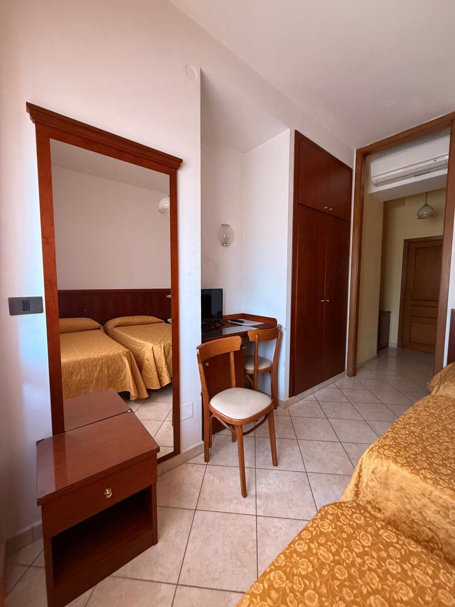 Grifone Hotel بيرودجا المظهر الخارجي الصورة