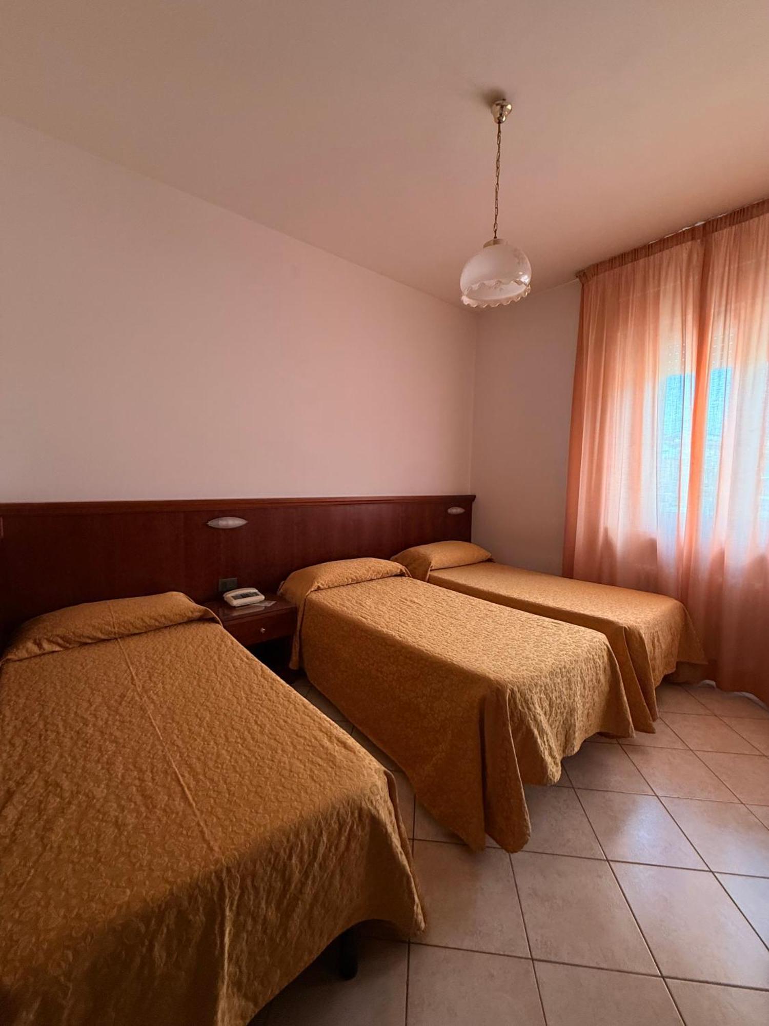 Grifone Hotel بيرودجا المظهر الخارجي الصورة