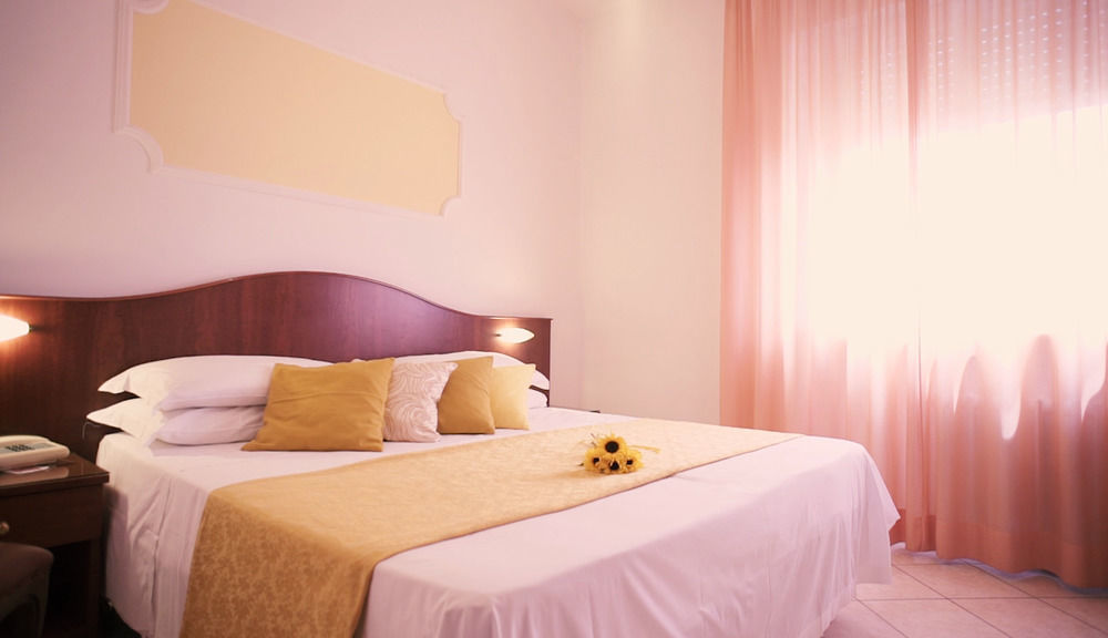 Grifone Hotel بيرودجا المظهر الخارجي الصورة