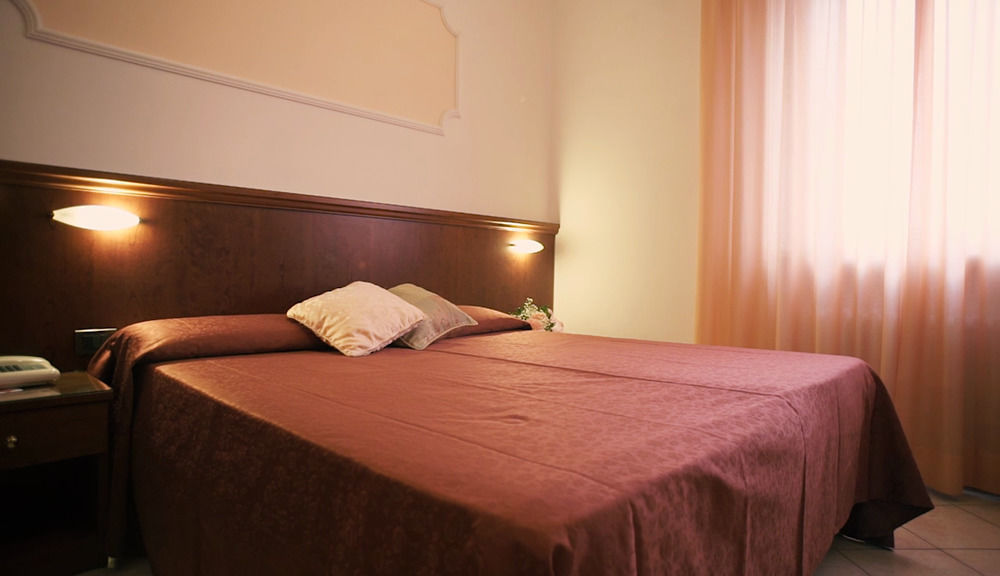 Grifone Hotel بيرودجا المظهر الخارجي الصورة