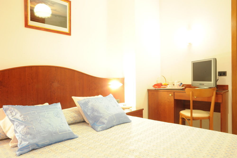 Grifone Hotel بيرودجا المظهر الخارجي الصورة