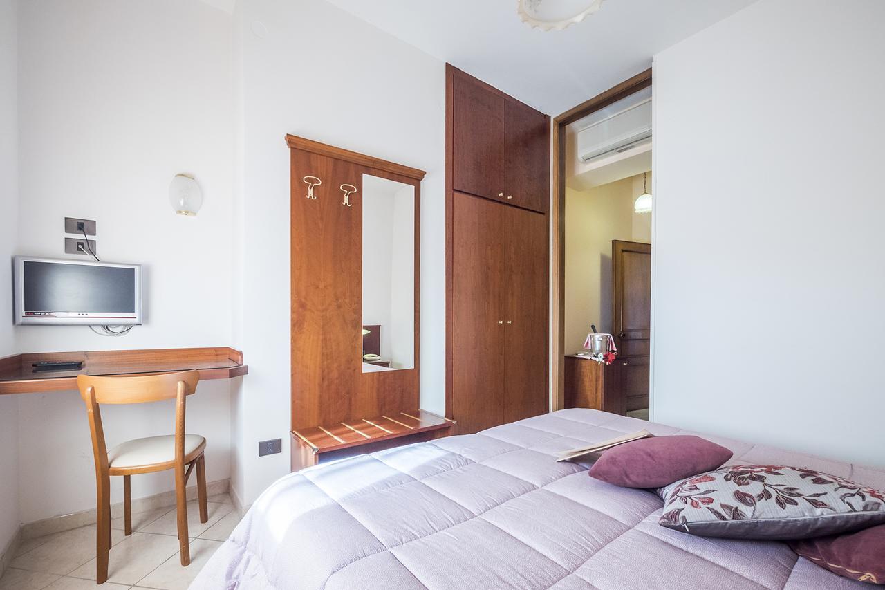 Grifone Hotel بيرودجا المظهر الخارجي الصورة