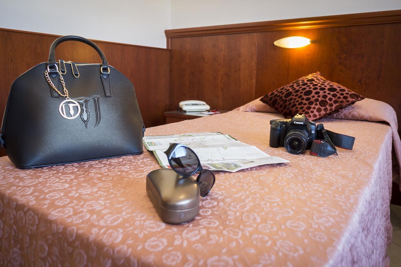 Grifone Hotel بيرودجا المظهر الخارجي الصورة