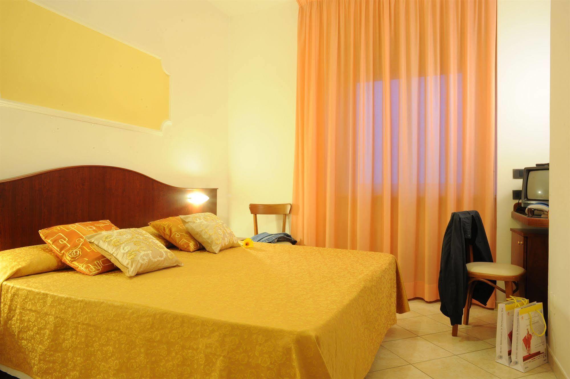 Grifone Hotel بيرودجا المظهر الخارجي الصورة