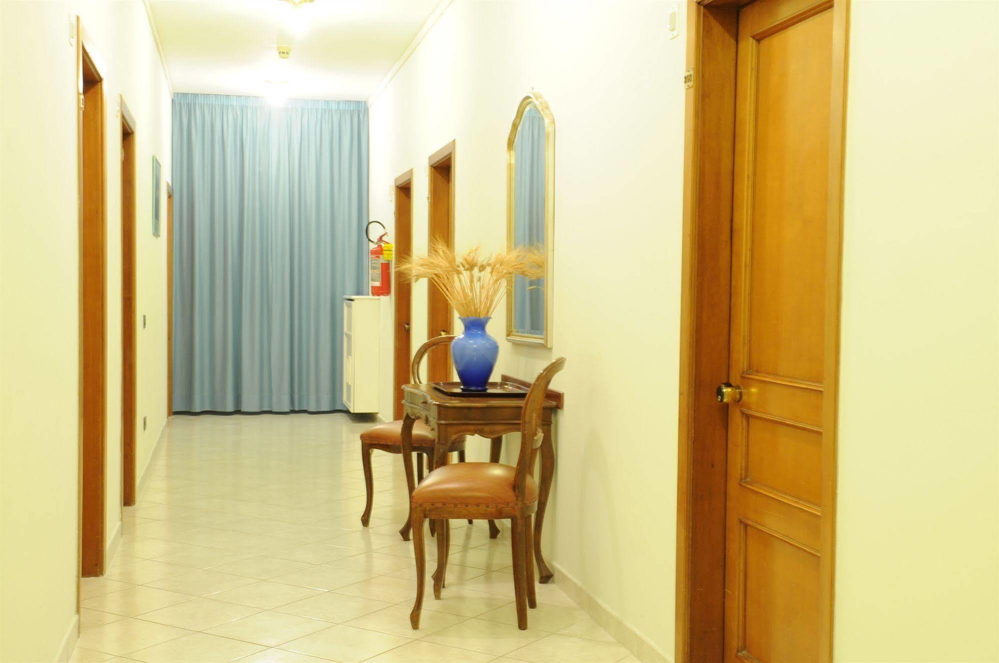 Grifone Hotel بيرودجا المظهر الخارجي الصورة